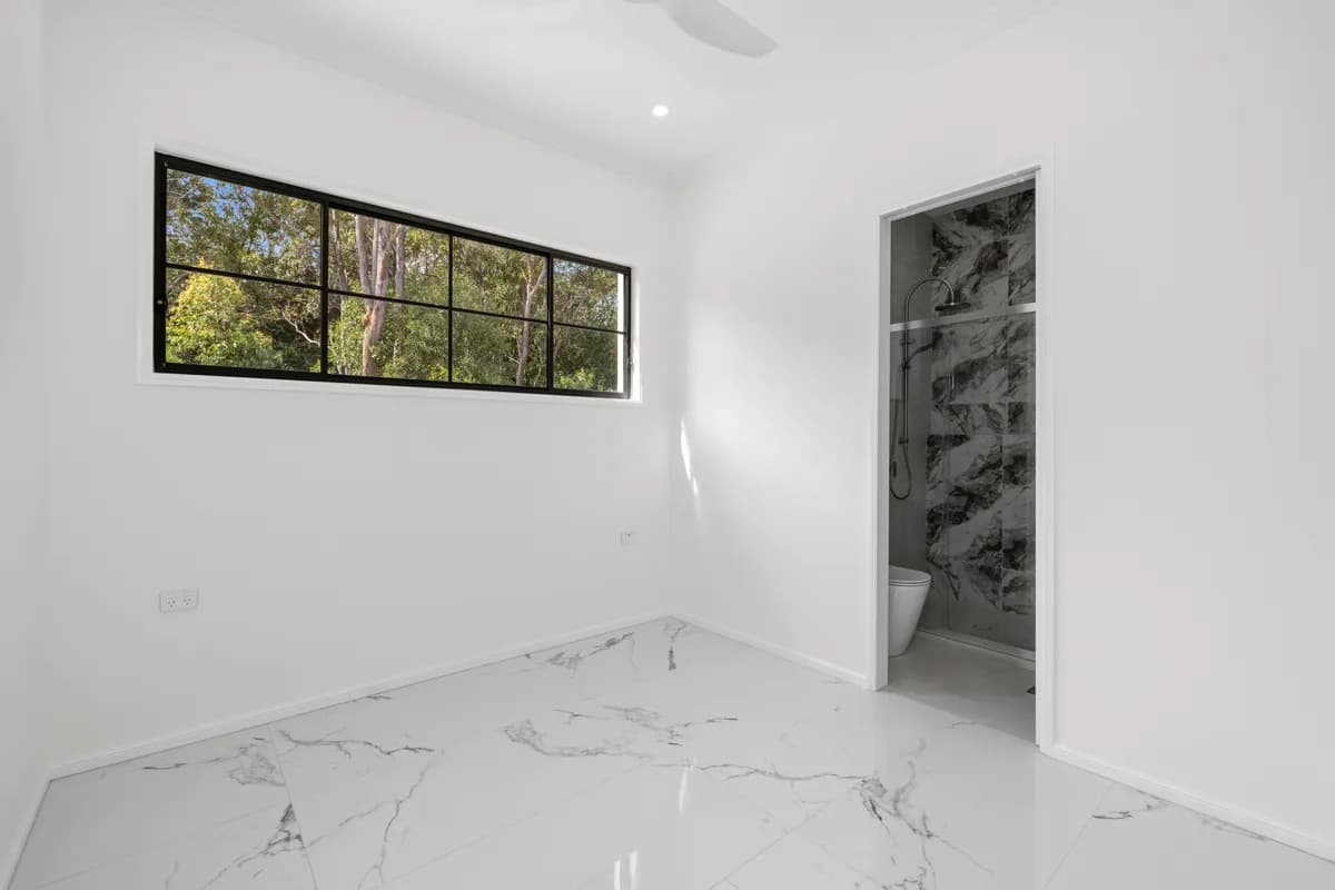 Ormskirk Residence in Calamvale, QLD - gallery image 3