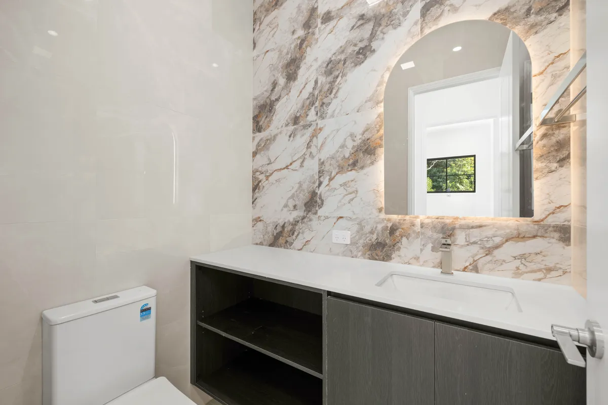 Ormskirk Residence in Calamvale, QLD - gallery image 5