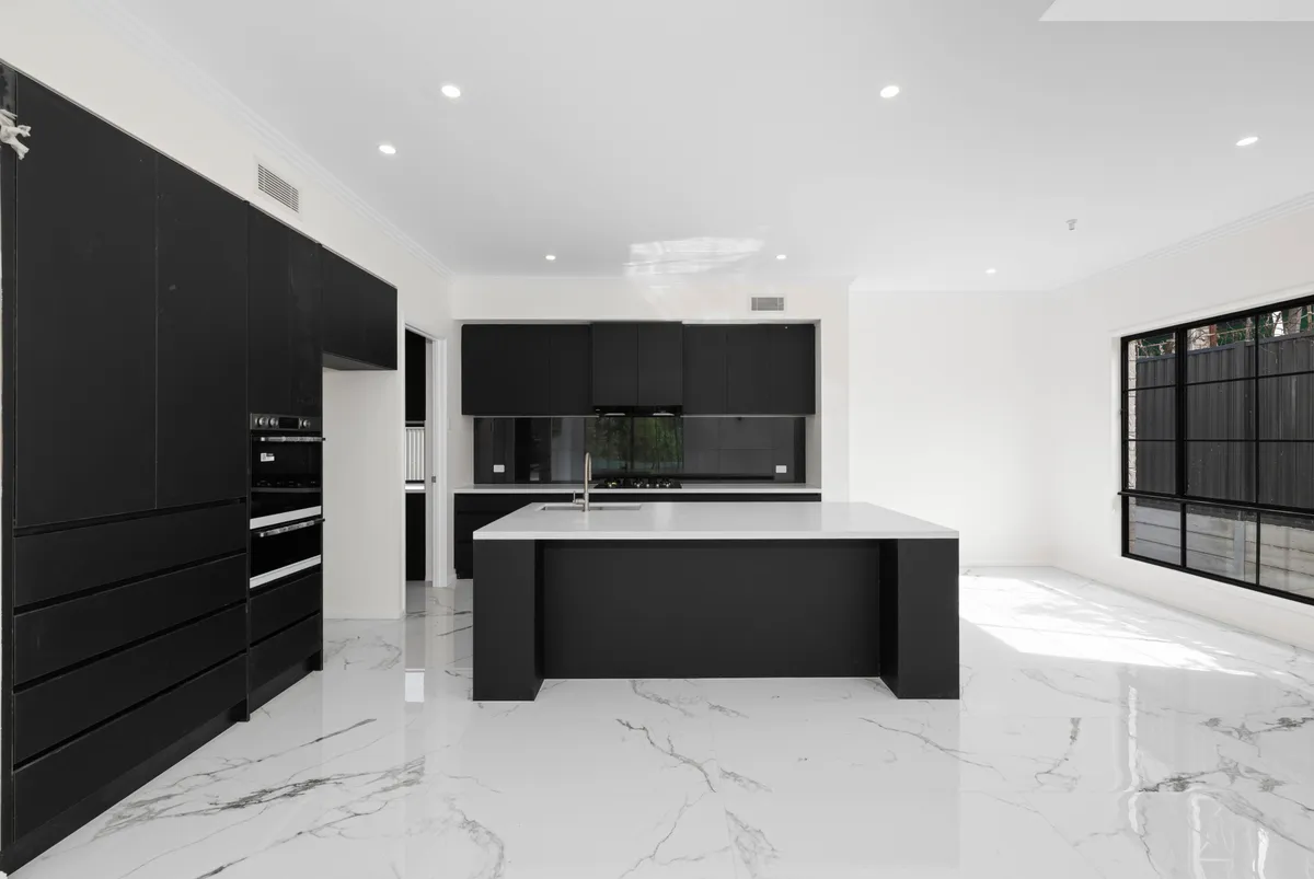 Ormskirk Residence in Calamvale, QLD - gallery image 8