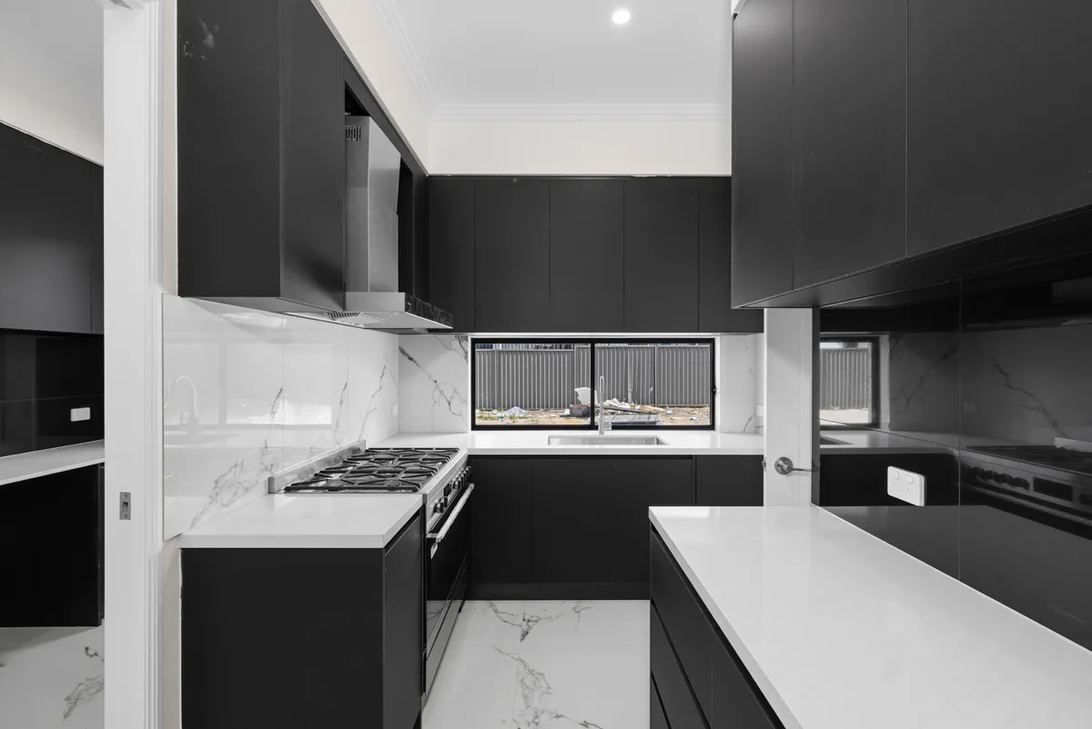 Ormskirk Residence in Calamvale, QLD - gallery image 13