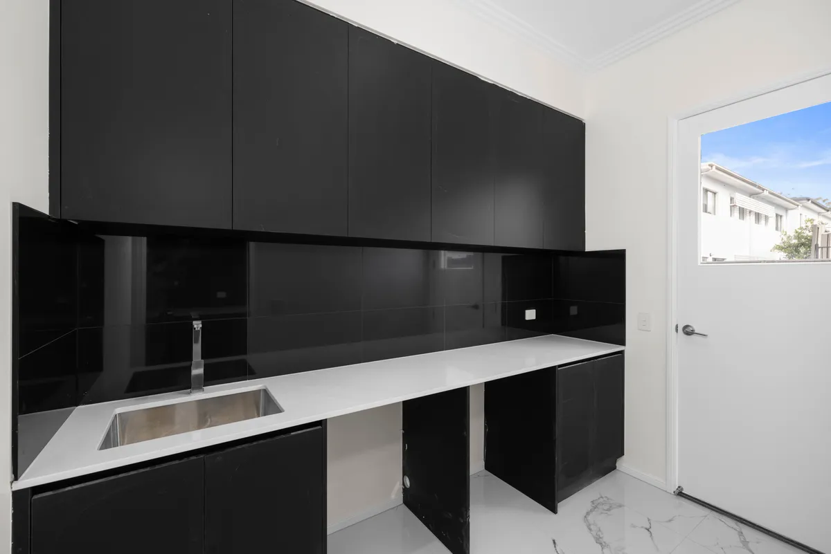 Ormskirk Residence in Calamvale, QLD - gallery image 14