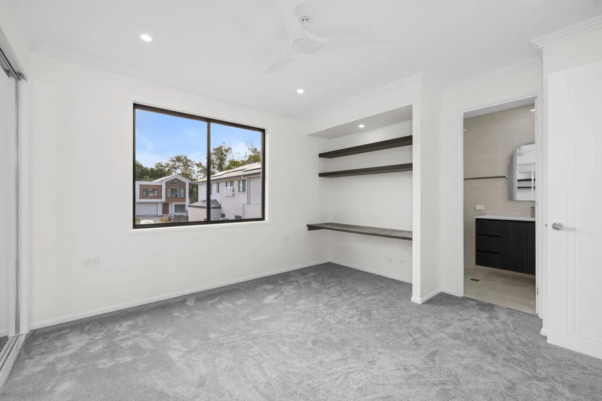 Ormskirk Residence in Calamvale, QLD - gallery image 18