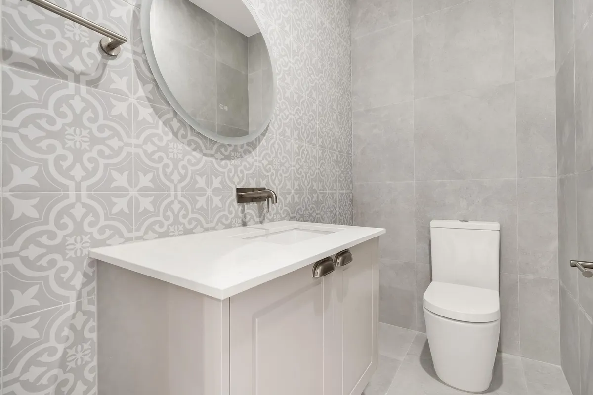 Skye Court Residence in Bahrs Scrub, QLD - gallery image 3