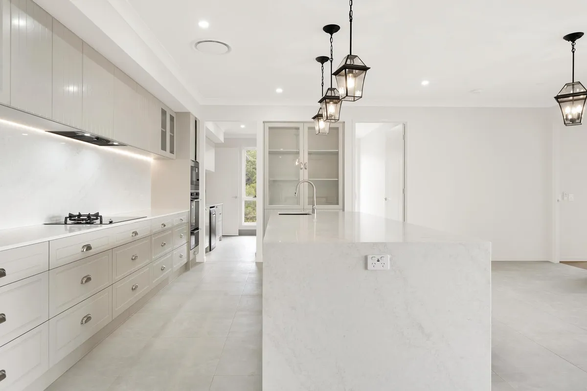 Skye Court Residence in Bahrs Scrub, QLD - gallery image 4