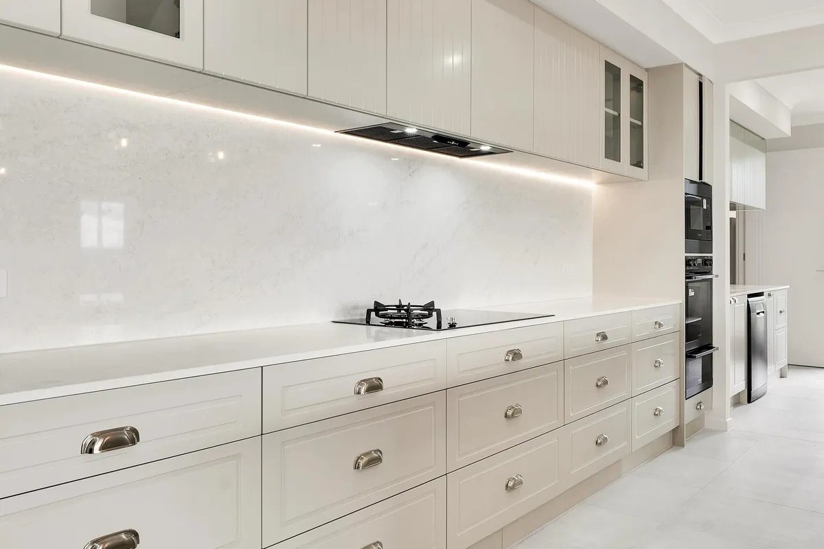 Skye Court Residence in Bahrs Scrub, QLD - gallery image 5