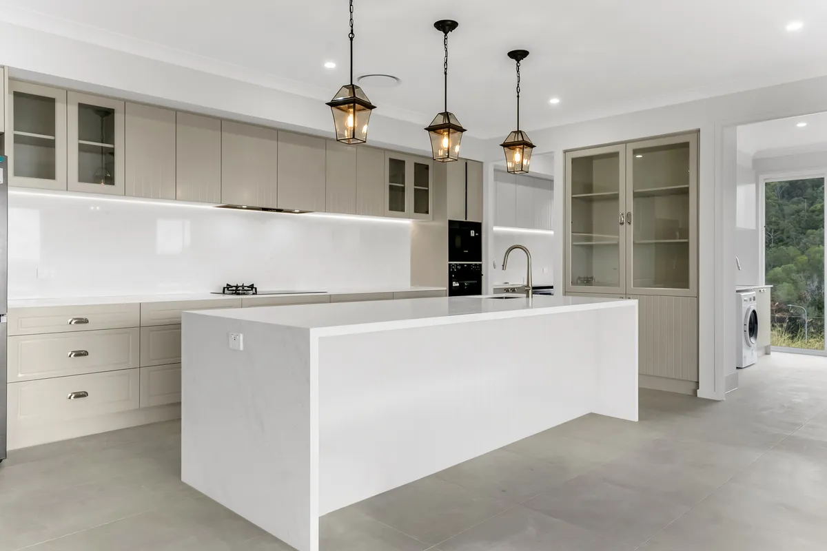 Skye Court Residence in Bahrs Scrub, QLD - gallery image 6