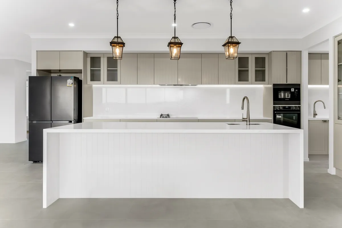 Skye Court Residence in Bahrs Scrub, QLD - gallery image 7