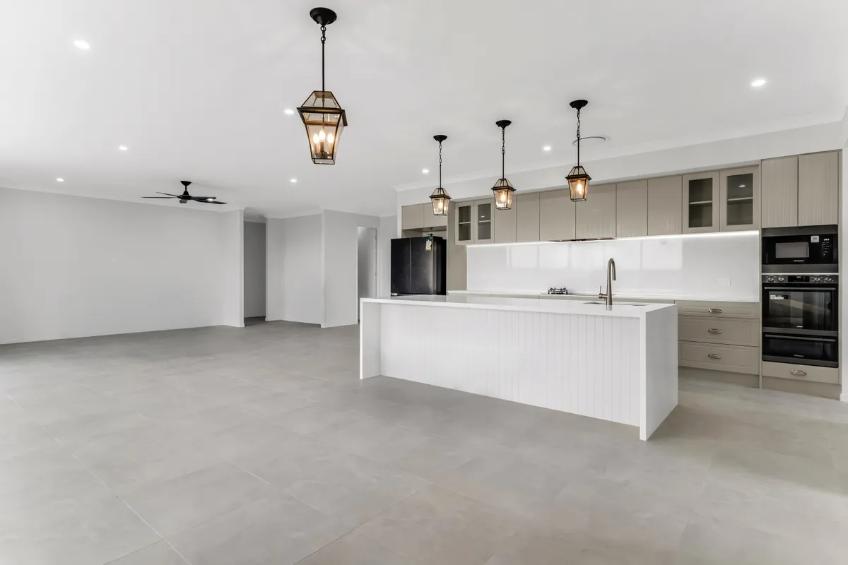 Skye Court Residence in Bahrs Scrub, QLD - gallery image 8