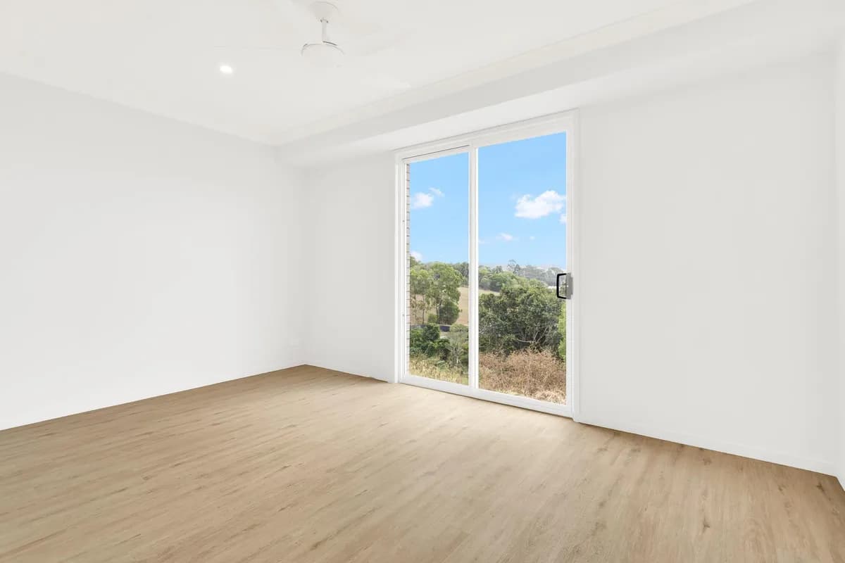 Skye Court Residence in Bahrs Scrub, QLD - gallery image 10