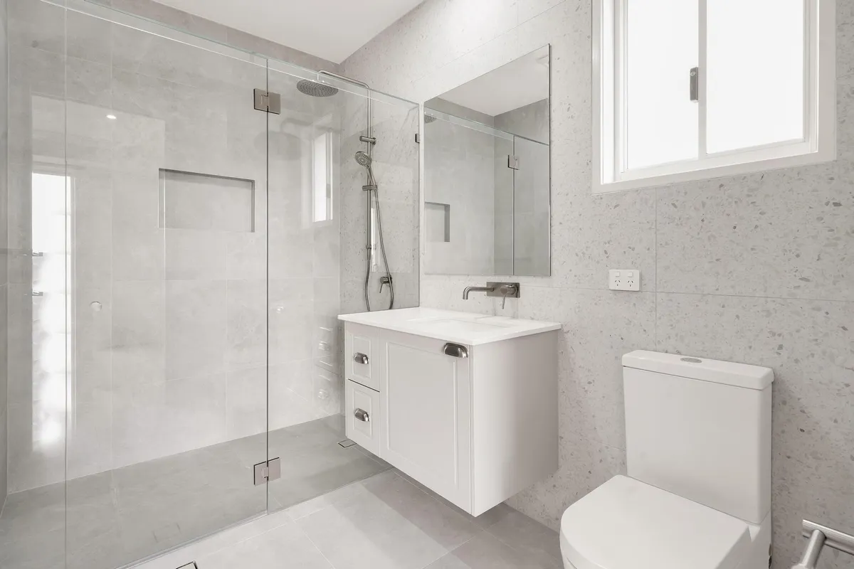 Skye Court Residence in Bahrs Scrub, QLD - gallery image 11