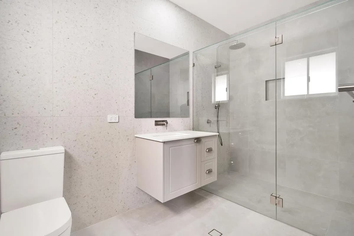 Skye Court Residence in Bahrs Scrub, QLD - gallery image 18