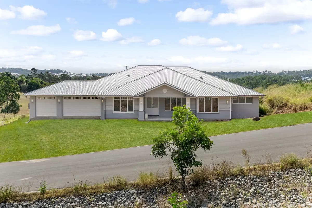 Skye Court Residence in Bahrs Scrub, QLD - gallery image 19
