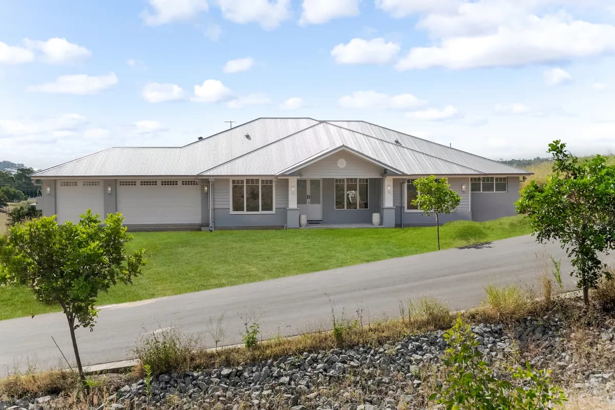 Skye Court Residence in Bahrs Scrub, QLD - gallery image 20