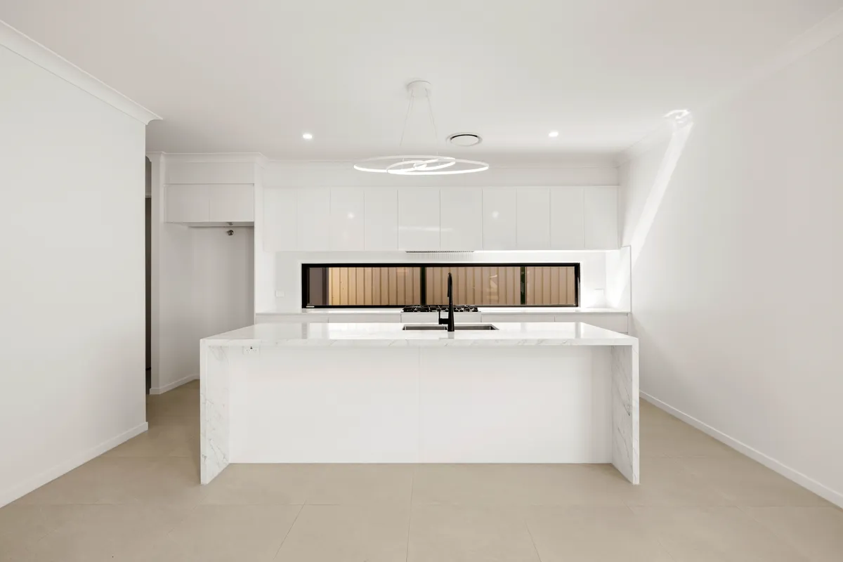Binnalong Residence in Rochedale South, QLD - gallery image 2