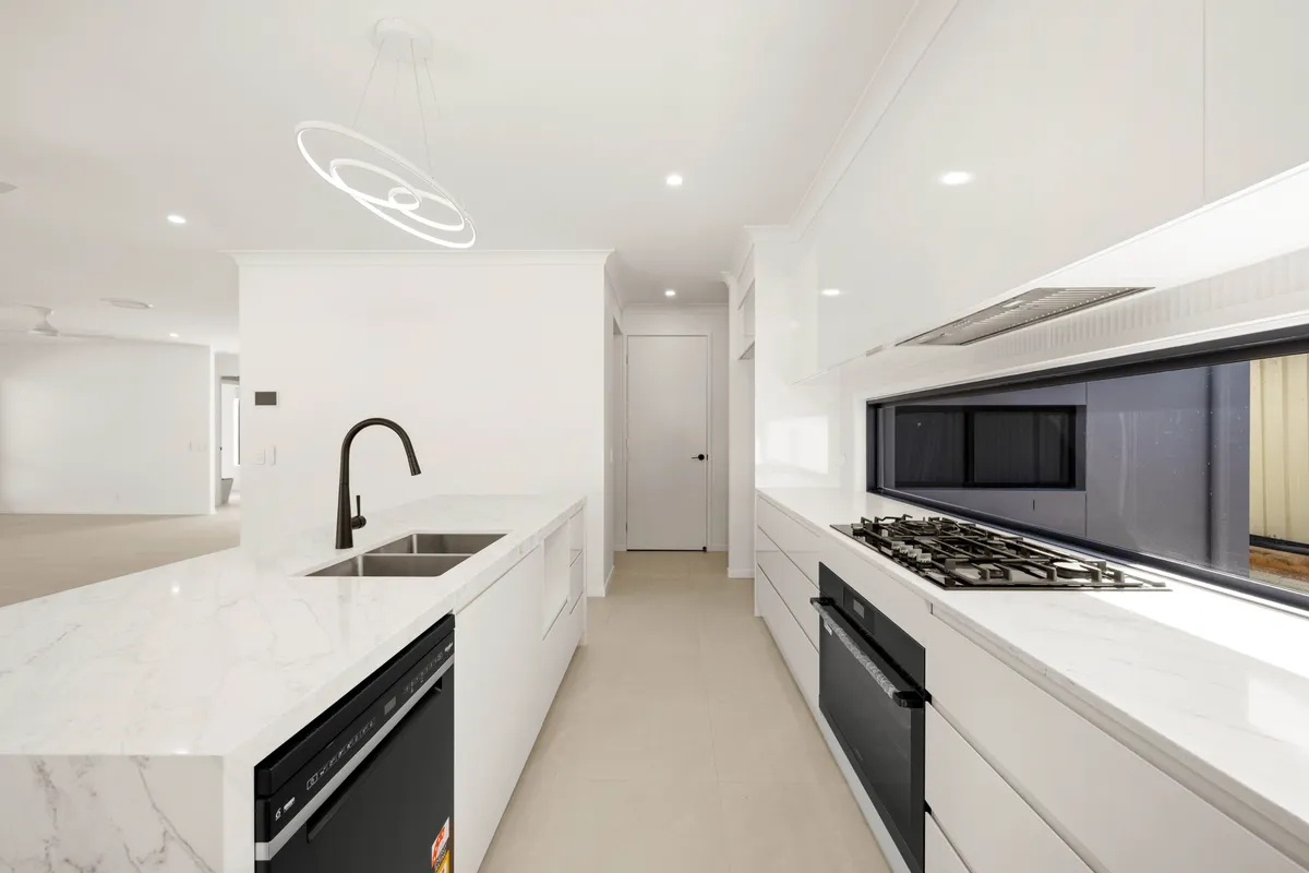 Binnalong Residence in Rochedale South, QLD - gallery image 3