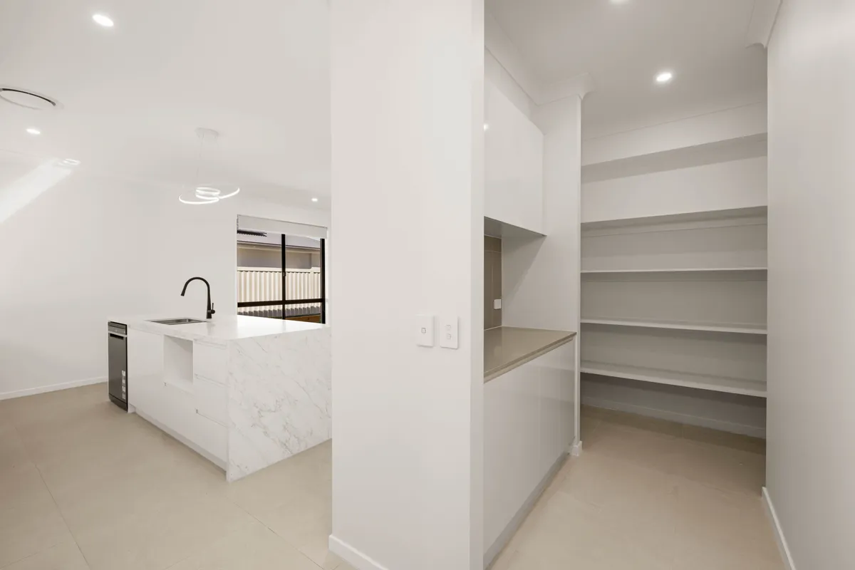 Binnalong Residence in Rochedale South, QLD - gallery image 5